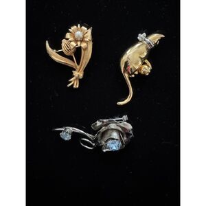 Lot of 3 vintage brooches in excellent condition.